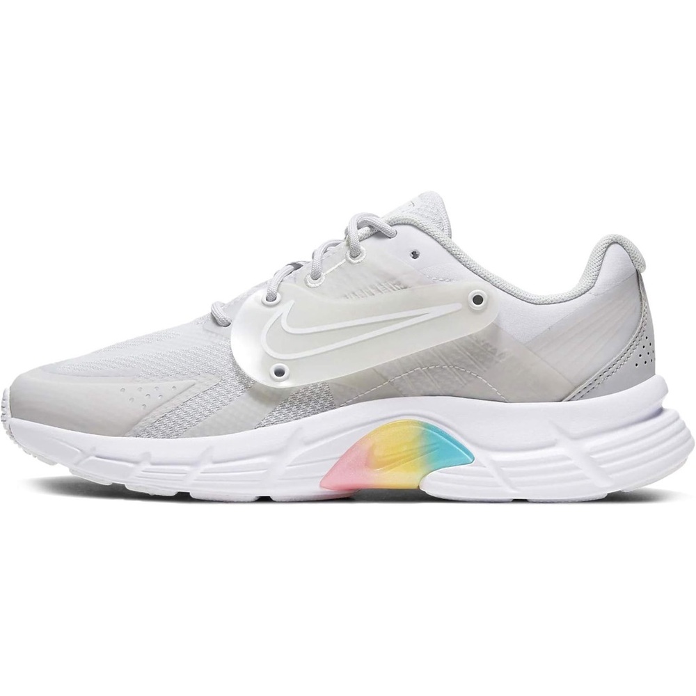 Nike ALPHINA 5000 Low Top Sneakers